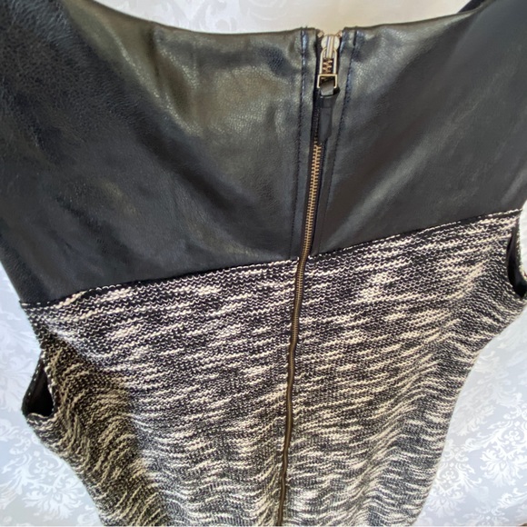 Little Black Dress! FALL🍁Woven knit, lined, comfortable!Cynthia Rowley - Picture 6 of 9